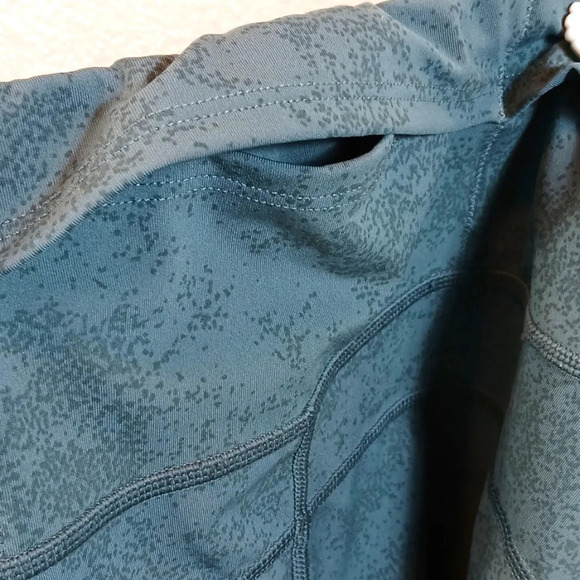 On Running Women's 7/8 Running Tights size XS or Small - Picture 9 of 14